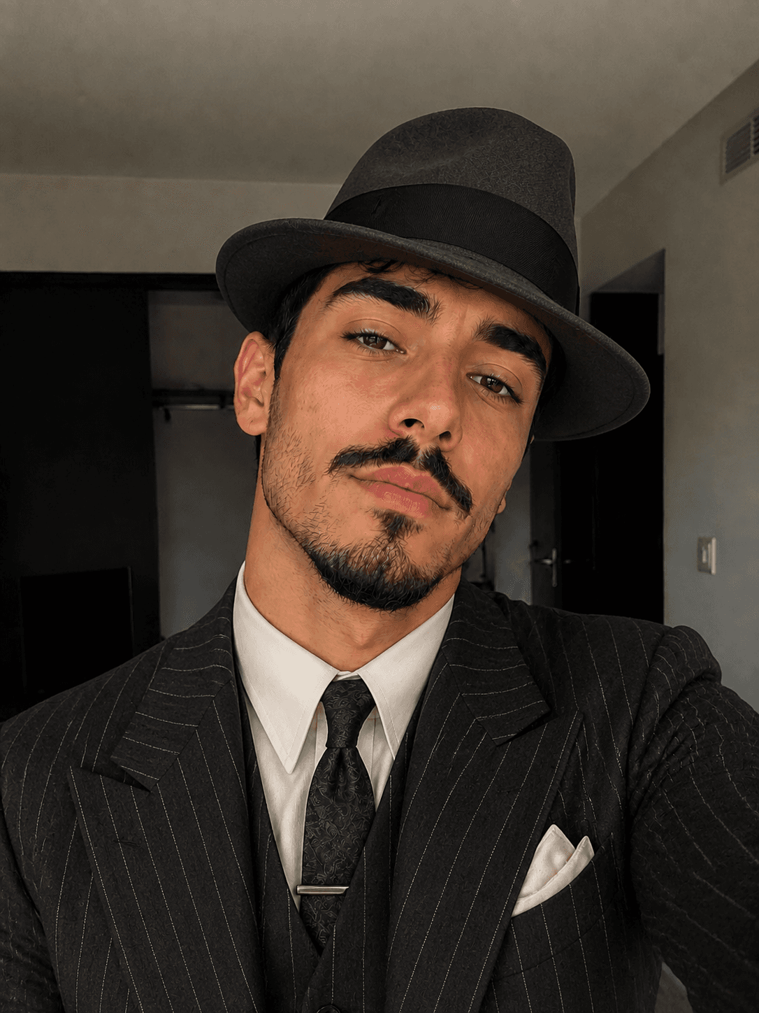 Retrato en estilo 1930s, Gangster